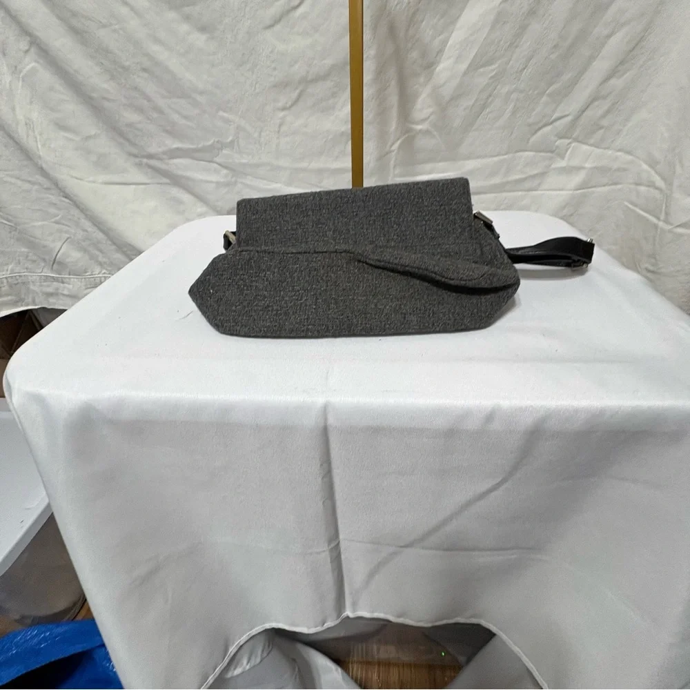 Baguette bag in grey wool and black leather with silver-tone hardware. - Picture 4 of 8